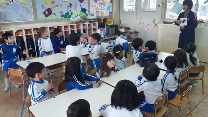 জাপানের স্কুলগুলোতে শিশুদের যেভাবে শিক্ষা দেয়া হয়